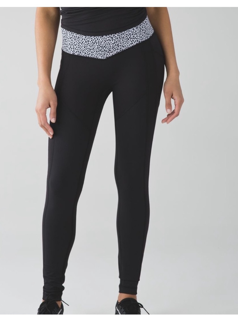 $128 Lululemon black white Mosaic All The Right Places Pant II Sz 8